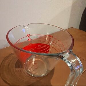 Pyrex Glass reverse/inside print Measuring Cup with Red Accents 4 cup 1000ml.